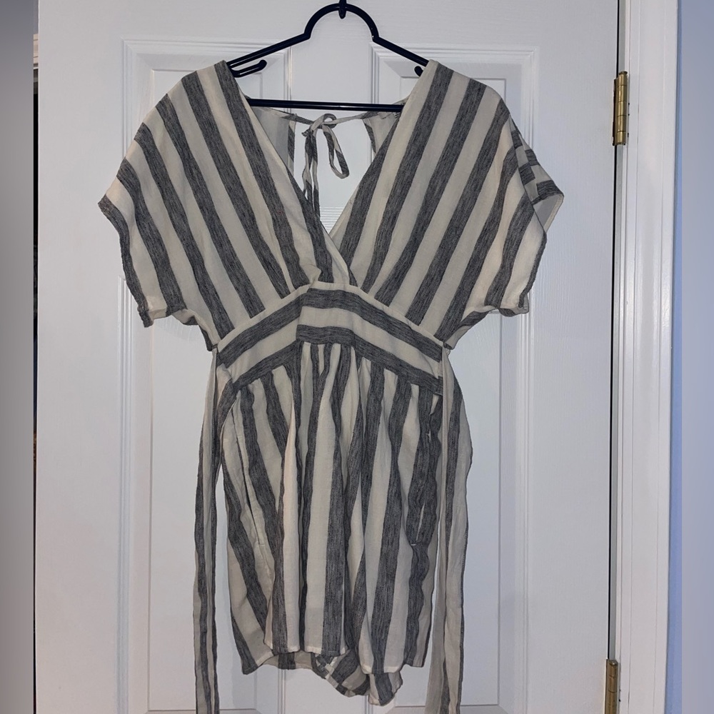 American Eagle short sleeve romper.